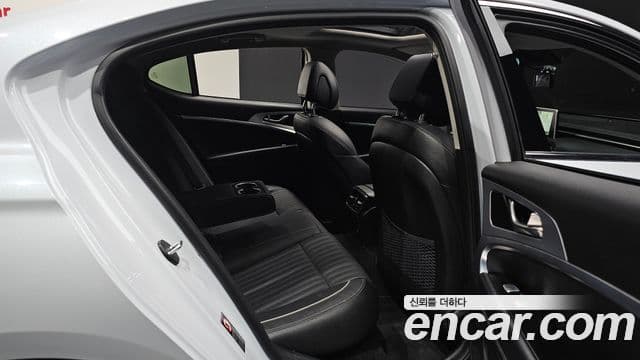 Genesis G70 2018 — Photo 20/32