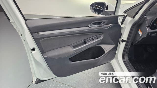 Volkswagen Golf 2022 — Photo 2/30