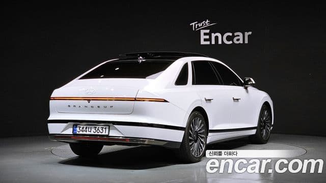 Hyundai Grandeur Hybrid 2025 — Photo 10/36