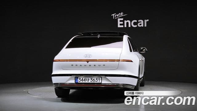 Hyundai Grandeur Hybrid 2025 — Photo 15/36