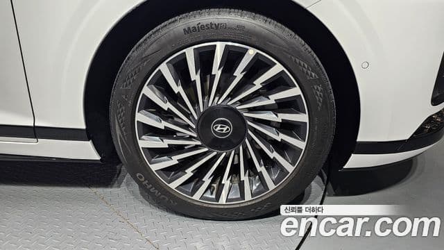 Hyundai Grandeur Hybrid 2025 — Photo 27/36