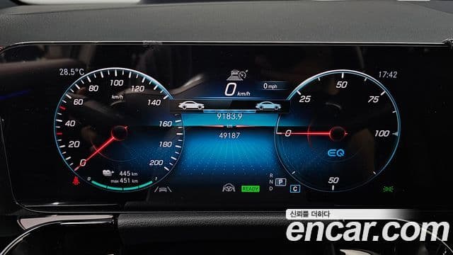 Mercedes-Benz EQA 2024 — ფოტო 35/37