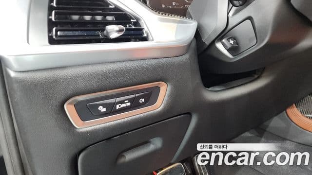 BMW X7 2025 — Photo 17/36