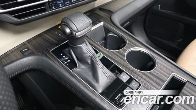 Toyota Sienna 2021 — Şəkil 9/20