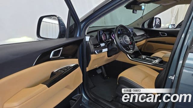 Kia Carnival 2022 — фото 10 из 20