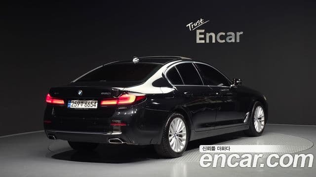 BMW 5 Series 2022 — Şəkil 2/20