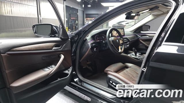 BMW 5 Series 2022 — Şəkil 10/20