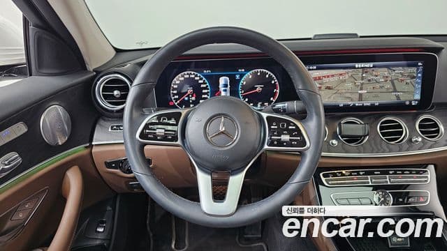 Mercedes-Benz E-Class 2018 — ფოტო 13/20