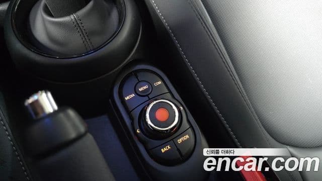 Mini Cooper 2022 — ფოტო 19/20