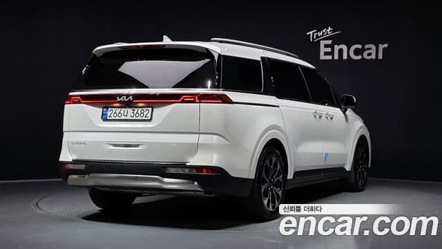 Kia Carnival 2023 — фото 2 из 20