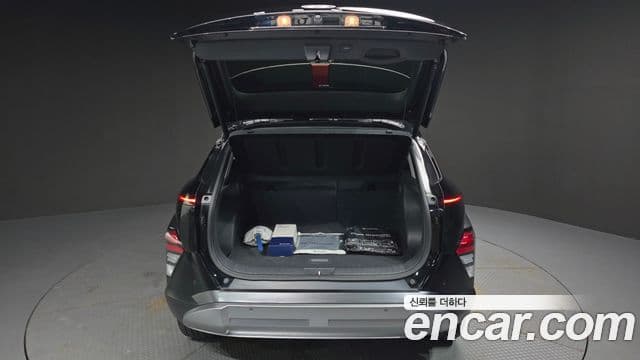 Hyundai Kona 2023 — ფოტო 18/20