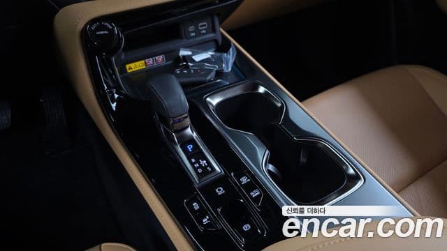 Lexus NX450h+ 2025 — Фото 9/20