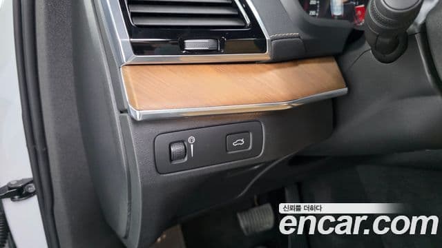 Volvo XC90 2018 — Photo 29/38
