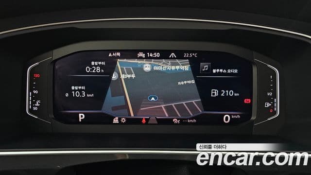 Volkswagen Tiguan 2022 — ფოტო 8/20