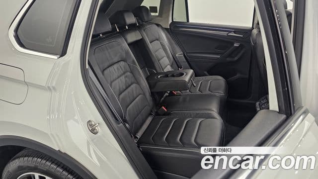 Volkswagen Tiguan 2022 — ფოტო 11/20