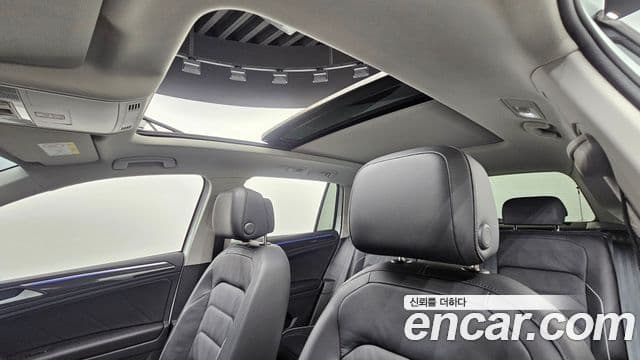 Volkswagen Tiguan 2022 — ფოტო 19/20