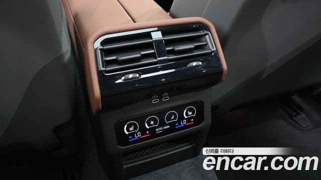 BMW 5 Series 2025 — Photo 33/35