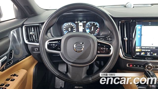 Volvo V90 Cross Country 2020 — ფოტო 14/20