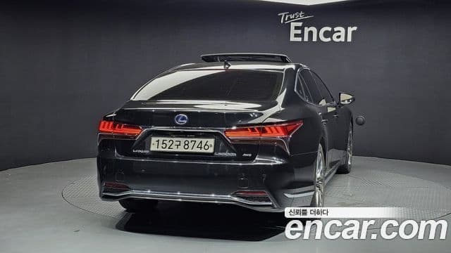 Lexus LS500h 2018 — ფოტო 19/20