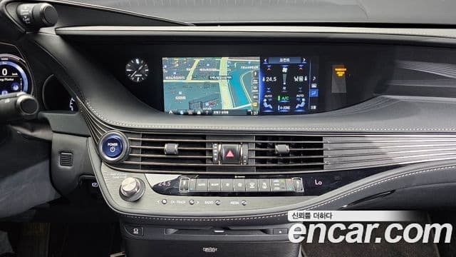 Lexus LS500h 2018 — ფოტო 17/20