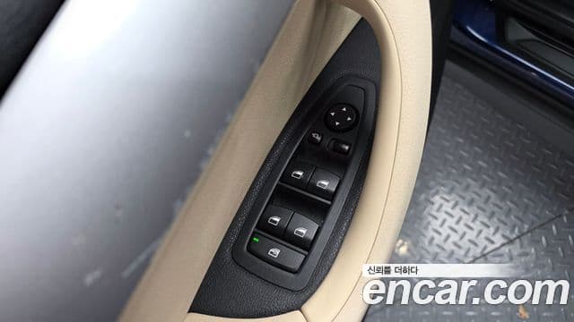 BMW X1 2018 — Photo 15/32