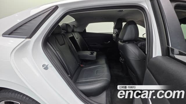 Hyundai Avante 2022 — ფოტო 19/20