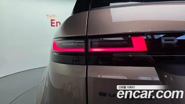 Land Rover Range Rover Evoque 2026 — Фото 19/20