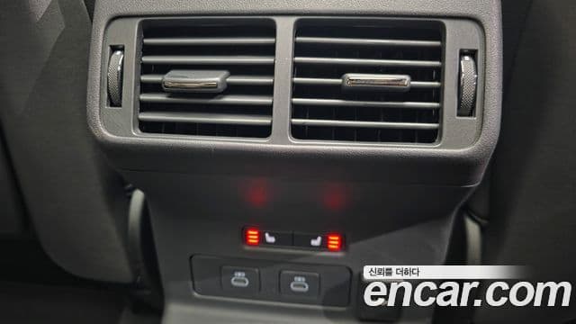 Land Rover Range Rover Velar 2026 — ფოტო 18/20