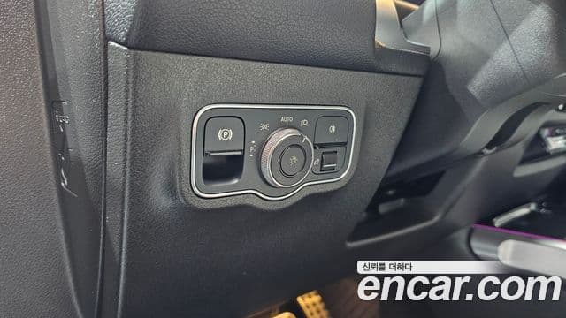 Mercedes-Benz GLB-Class 2021 — ფოტო 19/20