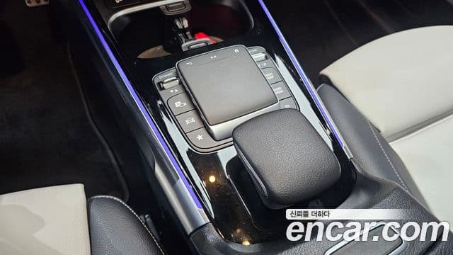 Mercedes-Benz GLB-Class 2021 — ფოტო 7/20