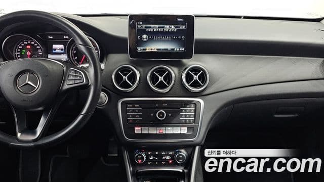 Mercedes-Benz GLA-Class 2019 — ფოტო 16/20