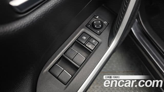 Toyota RAV4 2019 — ფოტო 18/20