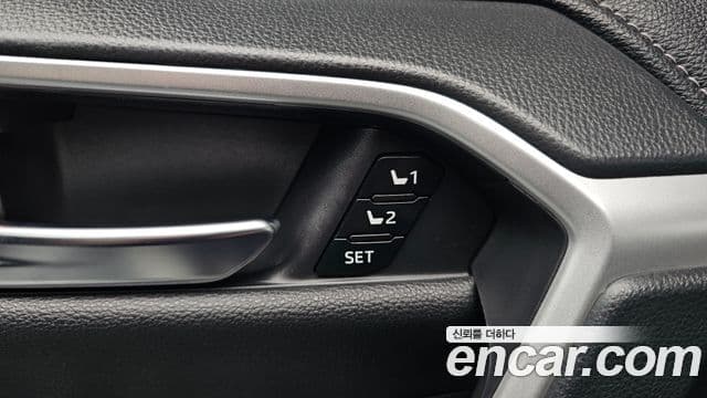 Toyota RAV4 2019 — ფოტო 19/20