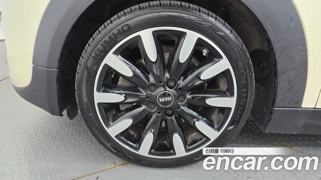 Mini Cooper S 2020 — ფოტო 28/31