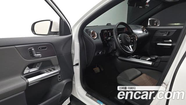 Mercedes-Benz EQA 2023 — ფოტო 31/32