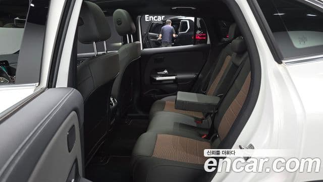 Mercedes-Benz EQA 2023 — ფოტო 21/32