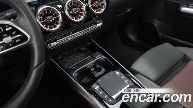 Mercedes-Benz EQA 2023 — ფოტო 28/32