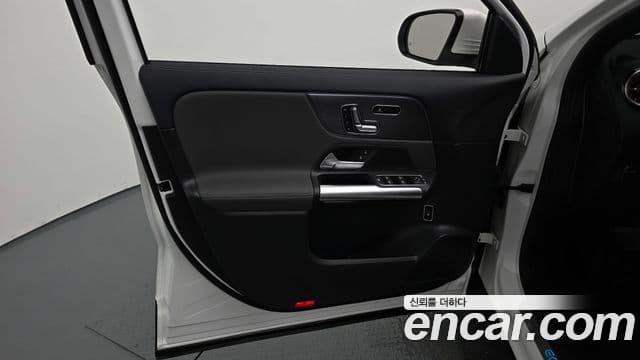 Mercedes-Benz EQA 2023 — ფოტო 3/32