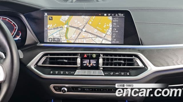 BMW X7 2021 — Photo 10/20