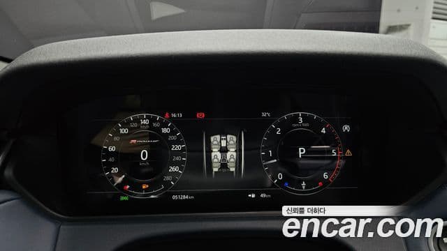 Land Rover Range Rover Velar 2018 — Şəkil 8/20
