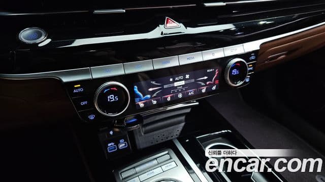 Genesis Electrified G80 2023 — ფოტო 17/20