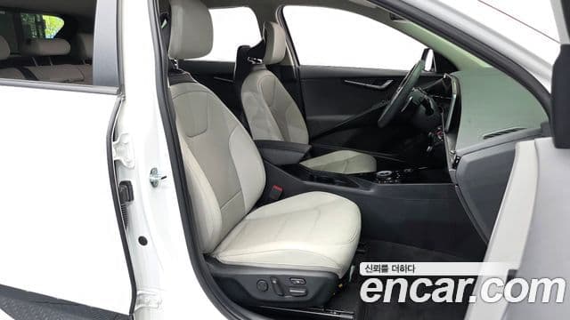 Kia Niro 2022 — Şəkil 11/20