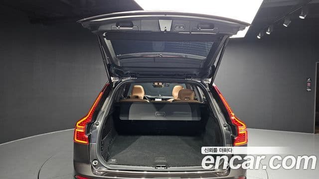 Volvo XC60 2023 — ფოტო 20/20