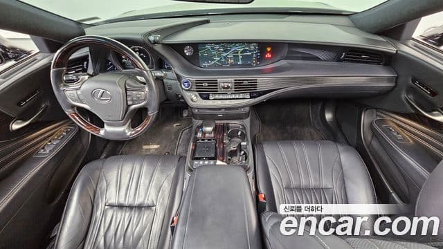 Lexus LS500h 2018 — Photo 11/20