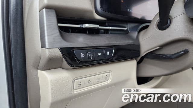 Kia Carnival 2020 — ფოტო 16/20