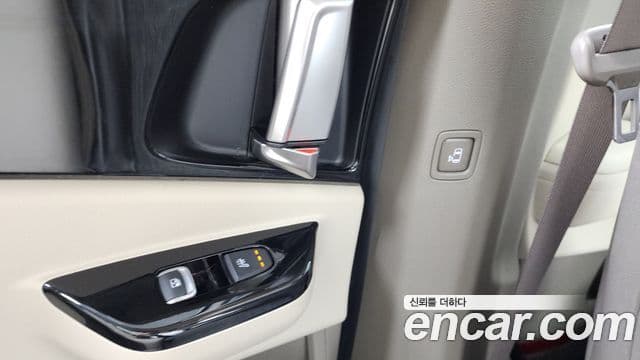 Kia Carnival 2020 — ფოტო 19/20