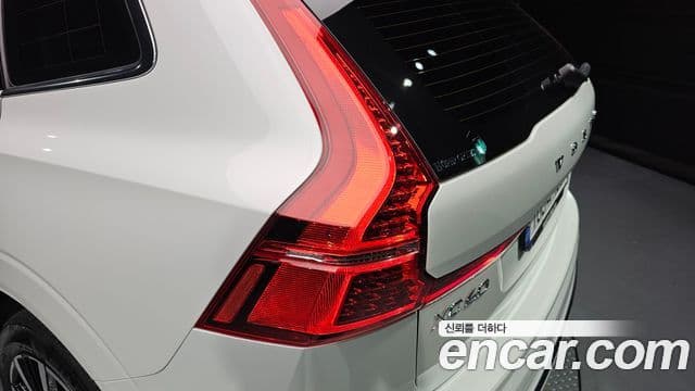 Volvo XC60 2023 — Photo 9/30