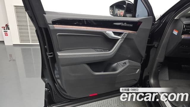 Volkswagen Touareg 2025 — Photo 33/38