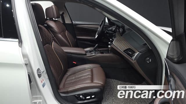 BMW 5 Series 2020 — Şəkil 12/20