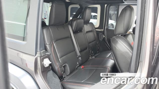 Jeep Wrangler 2023 — ფოტო 11/20